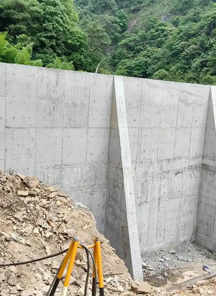焦作武陟县重力式挡土墙
